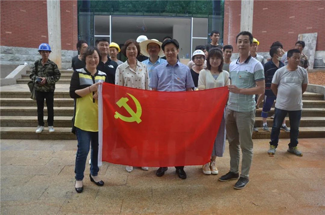 炎炎夏日送清涼，點滴關(guān)懷暖人心——城投集團各黨支部開展“送清涼”慰問一線員工活動