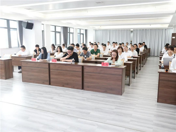城投集團(tuán)舉辦“展現(xiàn)青年風(fēng)采，奉獻(xiàn)青春力量”主題演講比賽