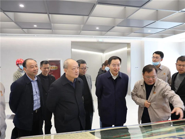 市委常委、常務副市長鄧永翔現(xiàn)場調(diào)研城投集團產(chǎn)業(yè)項目