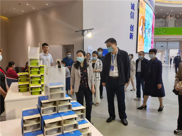 新理念、新時(shí)尚、新方式、新感受——德宇集團(tuán)舉行2022得雨活茶新品發(fā)布推廣會